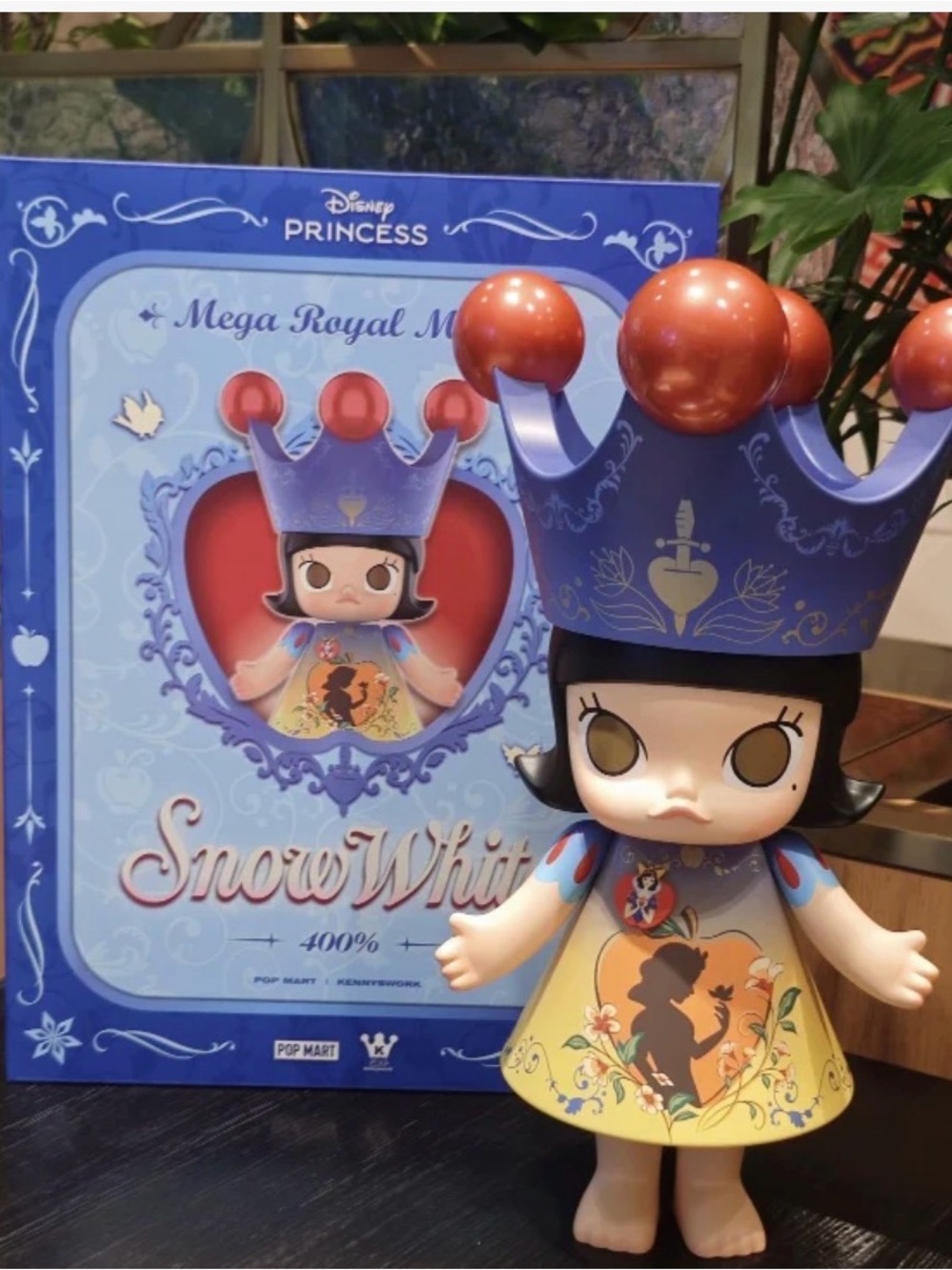 Popmart ROYAL MOLLY Heart and Snow White 400%